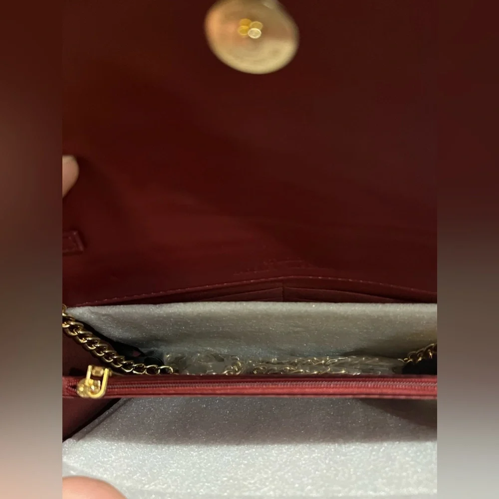 NWT- Badgley Mischka V quilting center crossbody in wine - style 4183 - Picture 5 of 8